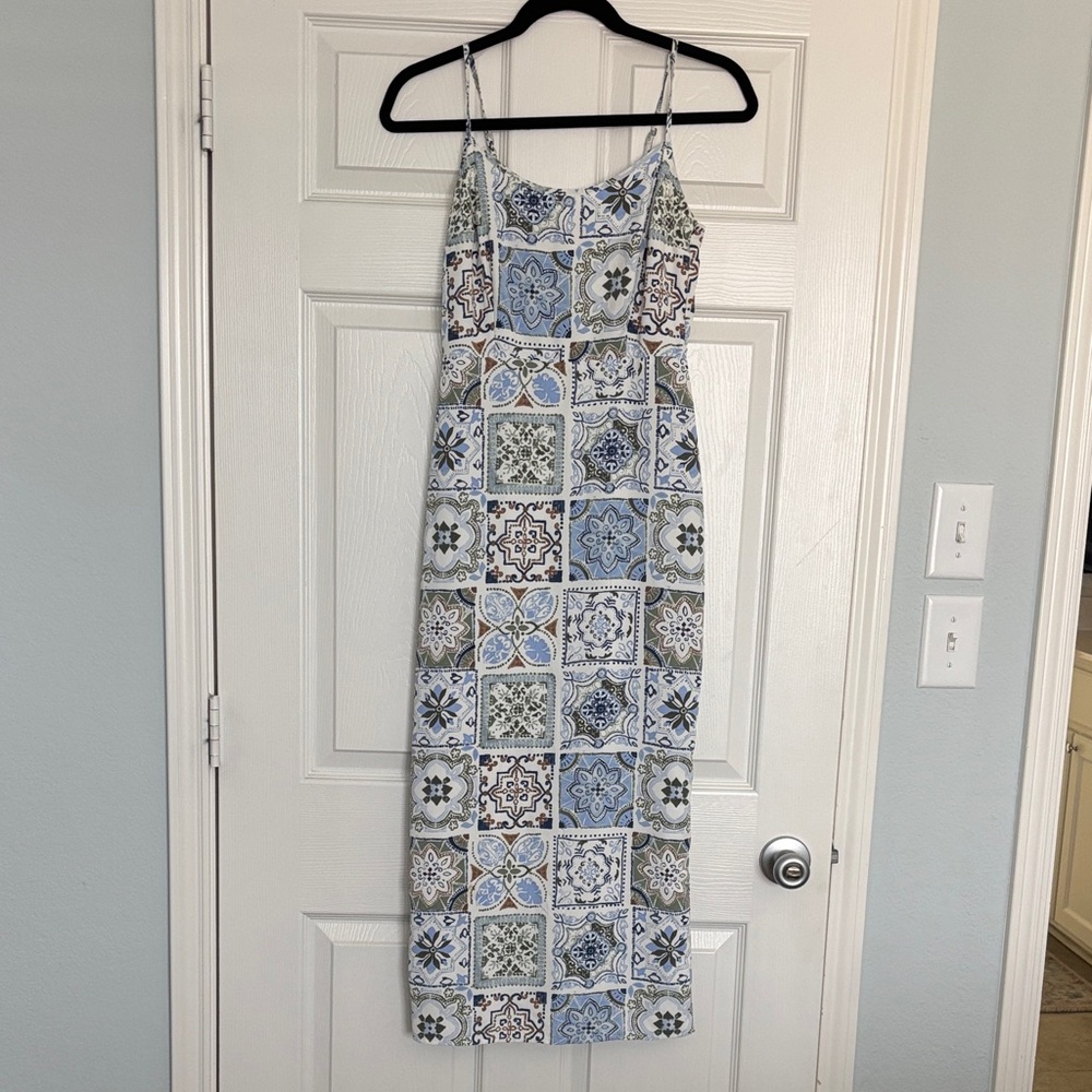 Abercrombie & Fitch Blue and White Tile Print Midi Dress